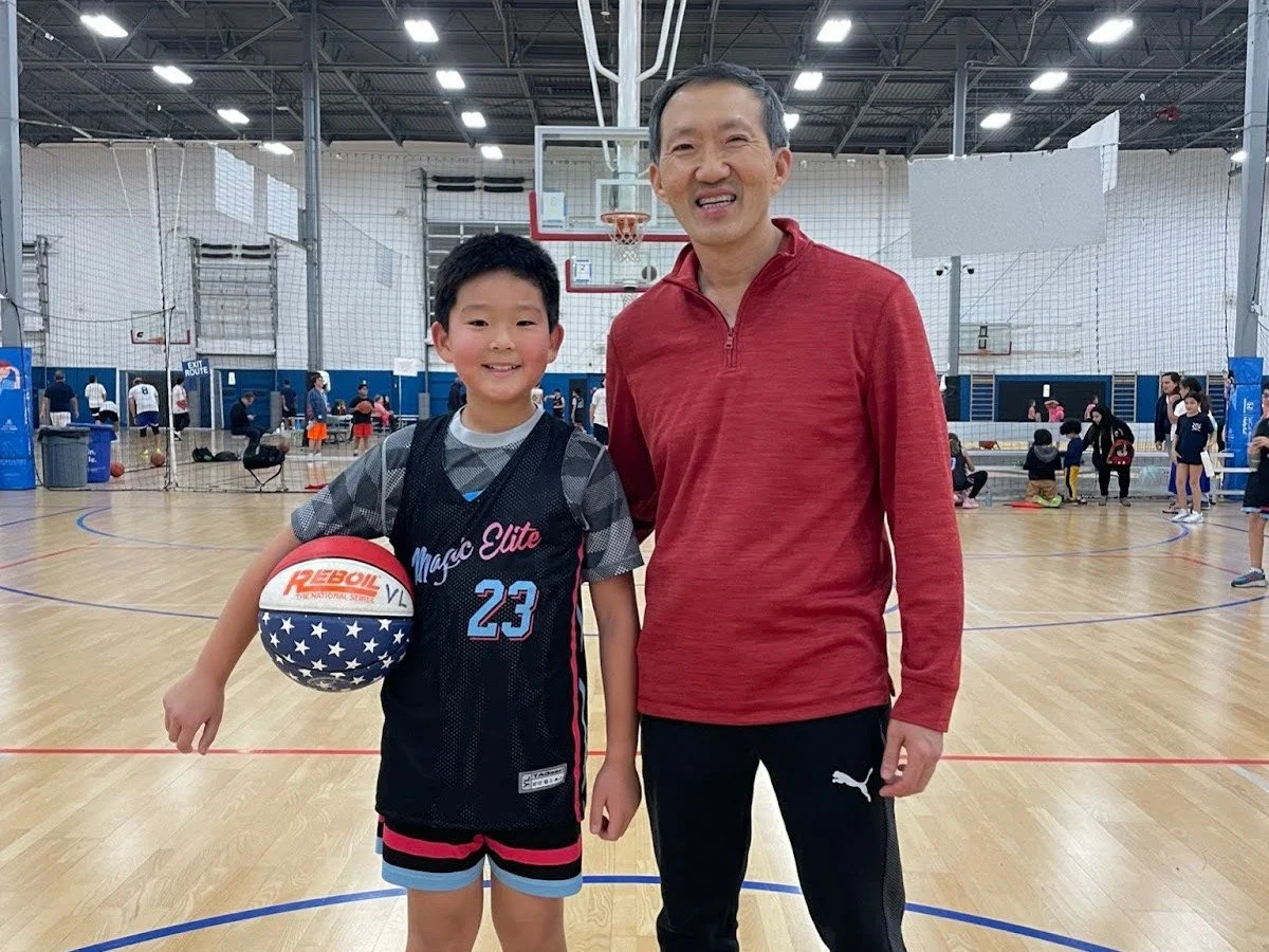 Family photo of the people who left the review.