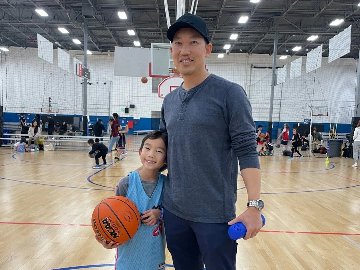 Family photo of the people who left the review.