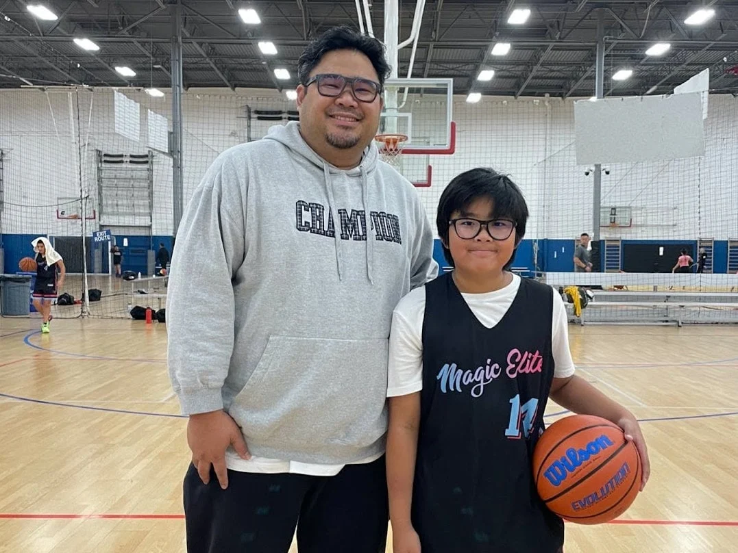 Family photo of the people who left the review.