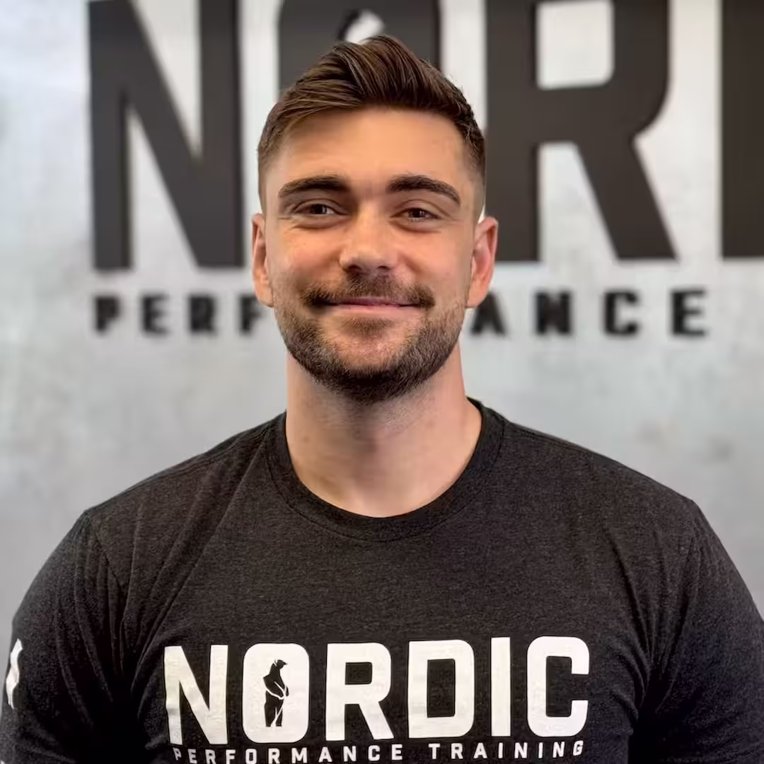 Profilbillede af Simon Petersen – personlig træner og autoriseret fysioterapeut hos Nordic Performance Training i København.