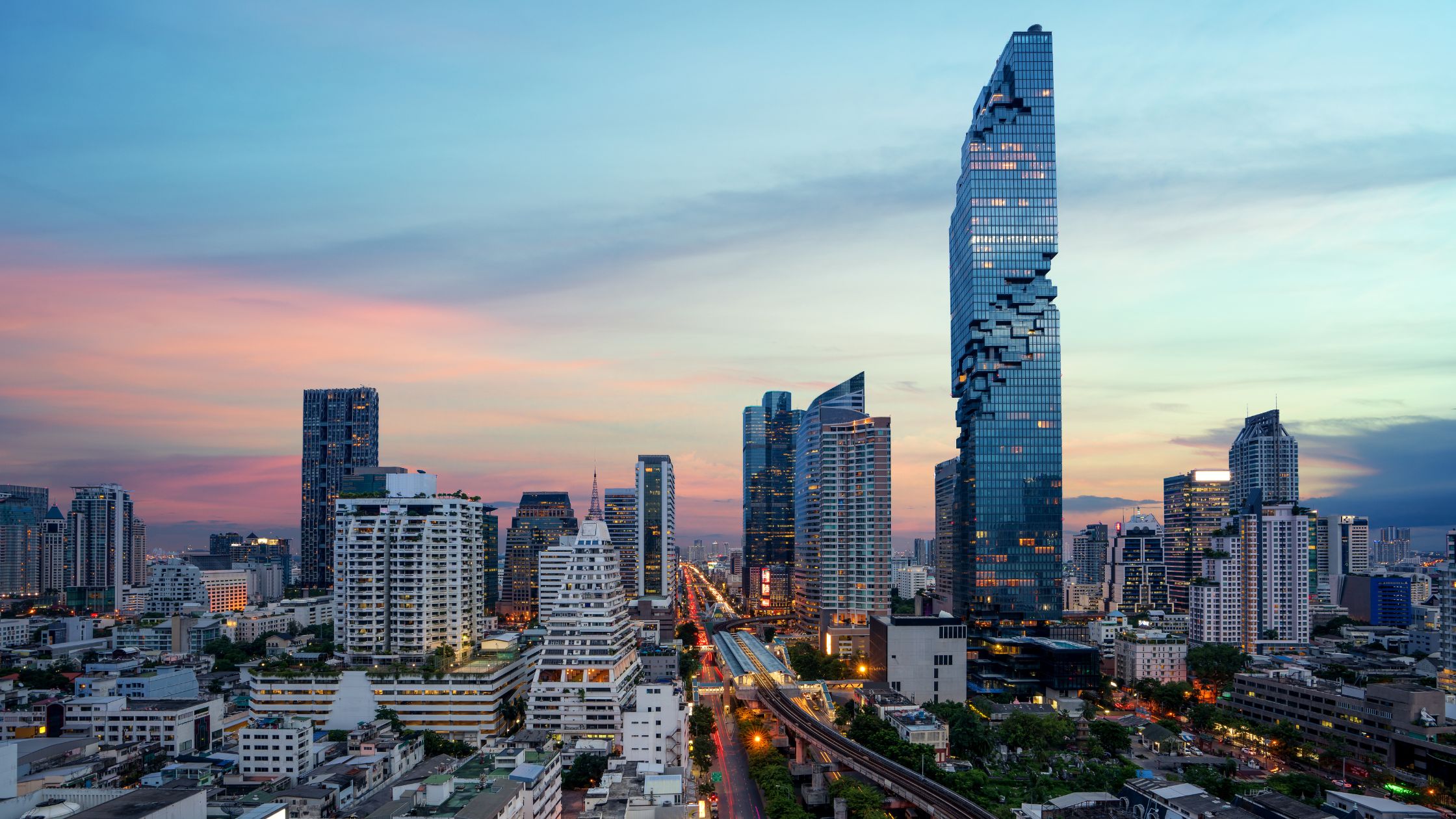 Navigating the Thailand Financial Maze: A Credit Card Guide for Expats. 