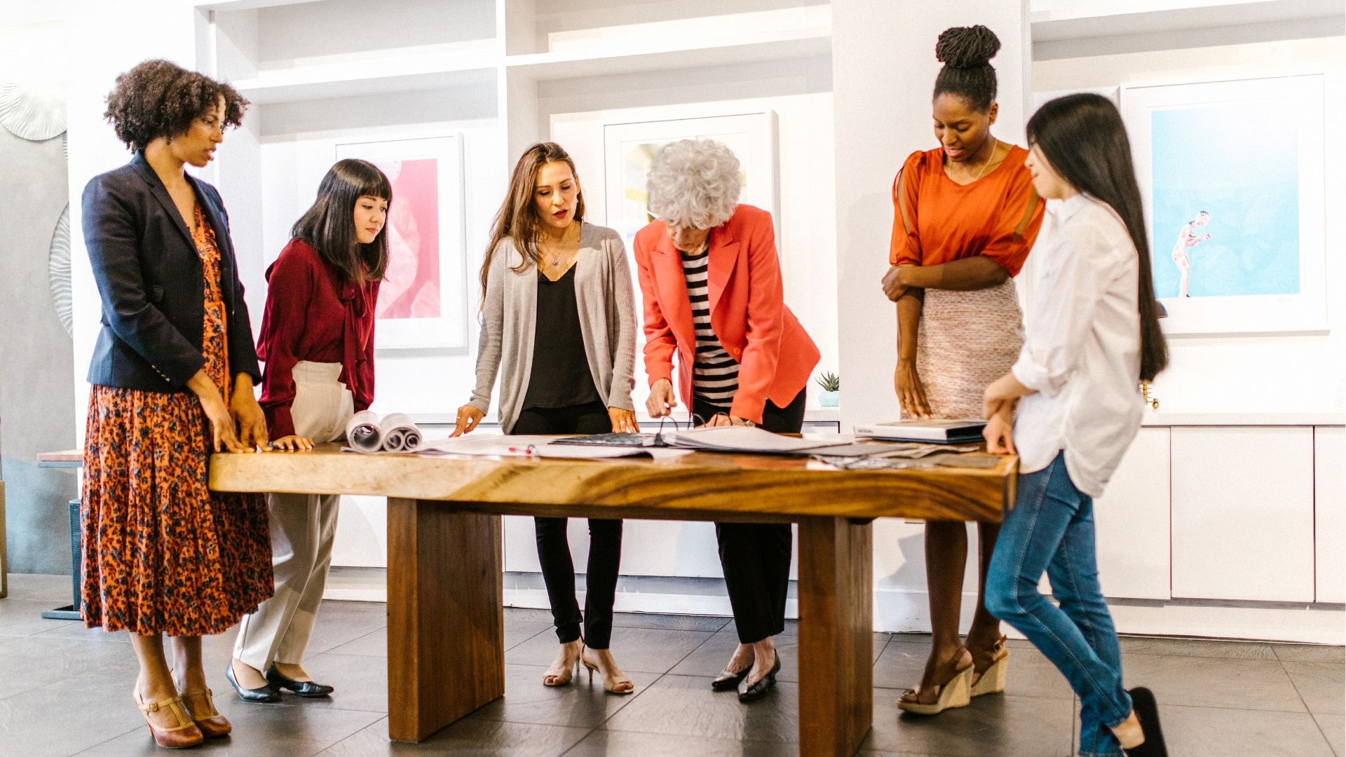 10 Financial Podcasts for Women: Building Financial Independence in 2025