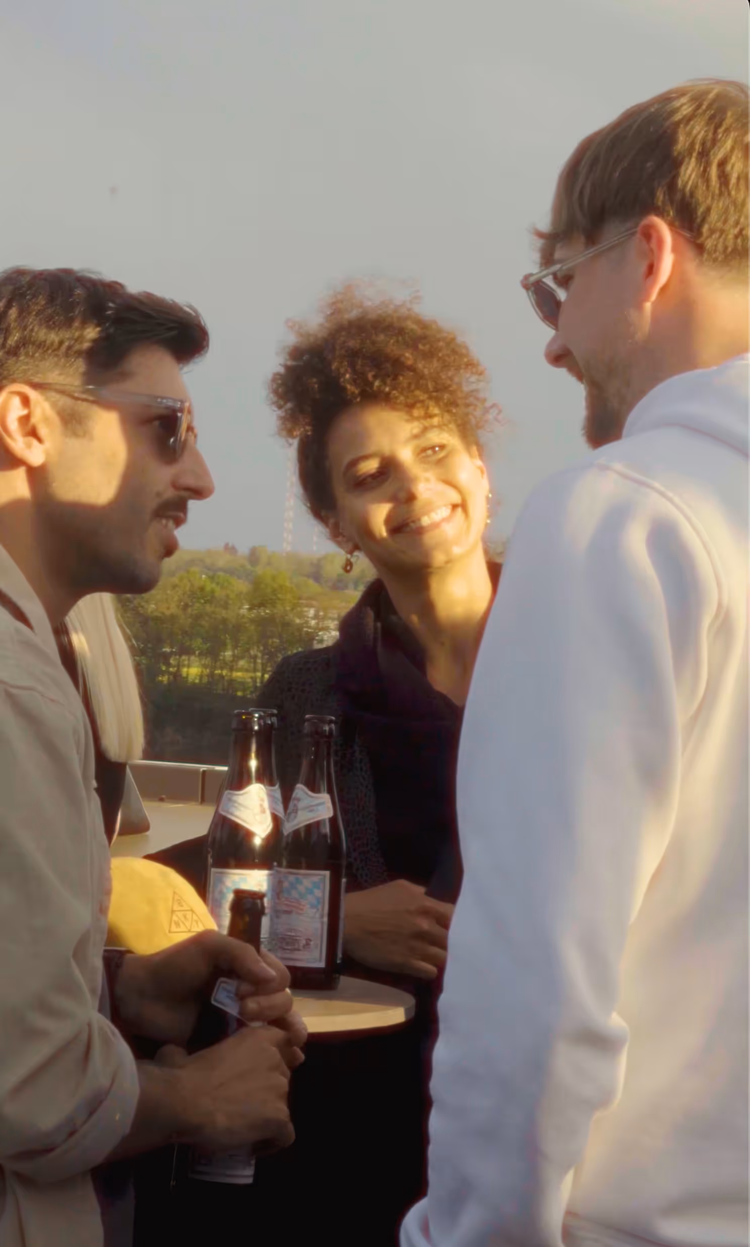 Gäste im Gespräch bei Strive-Studio Event – Szene aus Short-Form-Video, zum Instagram-Beitrag