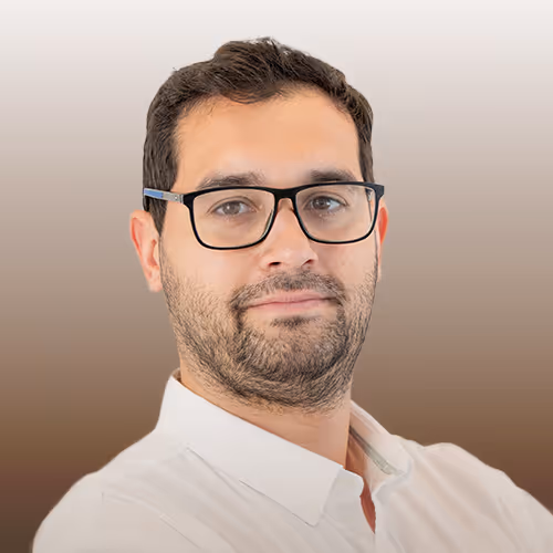 Retrato de Rafael - especialista em alojamento corporativo PH Apartments.