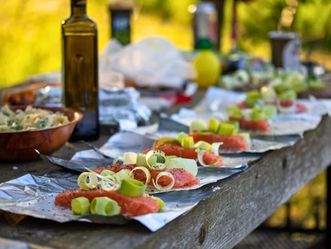 Traiteur à Lannion pour vos événements familiaux : repas livrés, buffets et cocktails sans stress