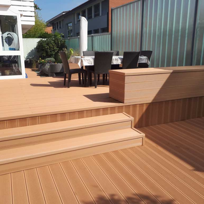 WPC Terrasse in hellbraun