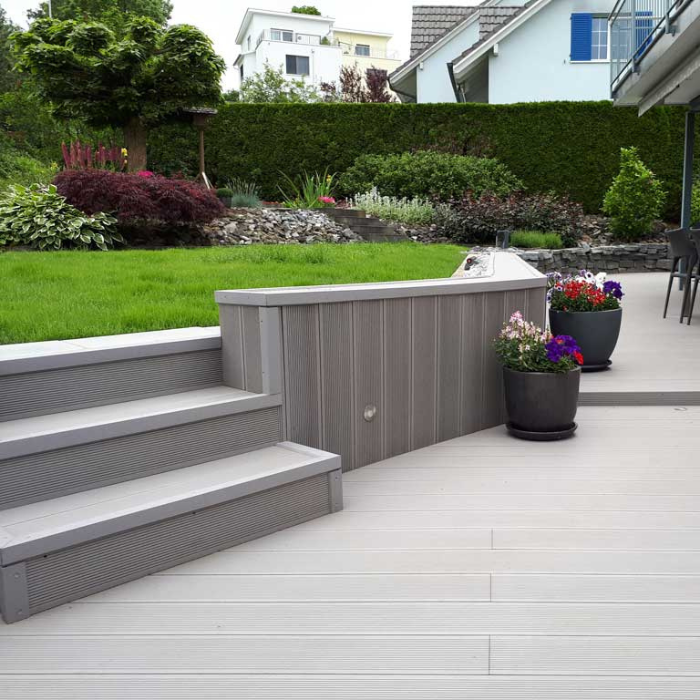 WPC Terrasse im Garten