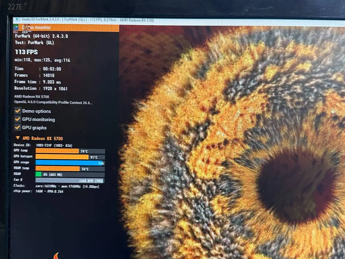 Стресс-тест FurMark видеокарты RX 5700 до чистки: температура GPU 74 °C, hotspot 91 °C
