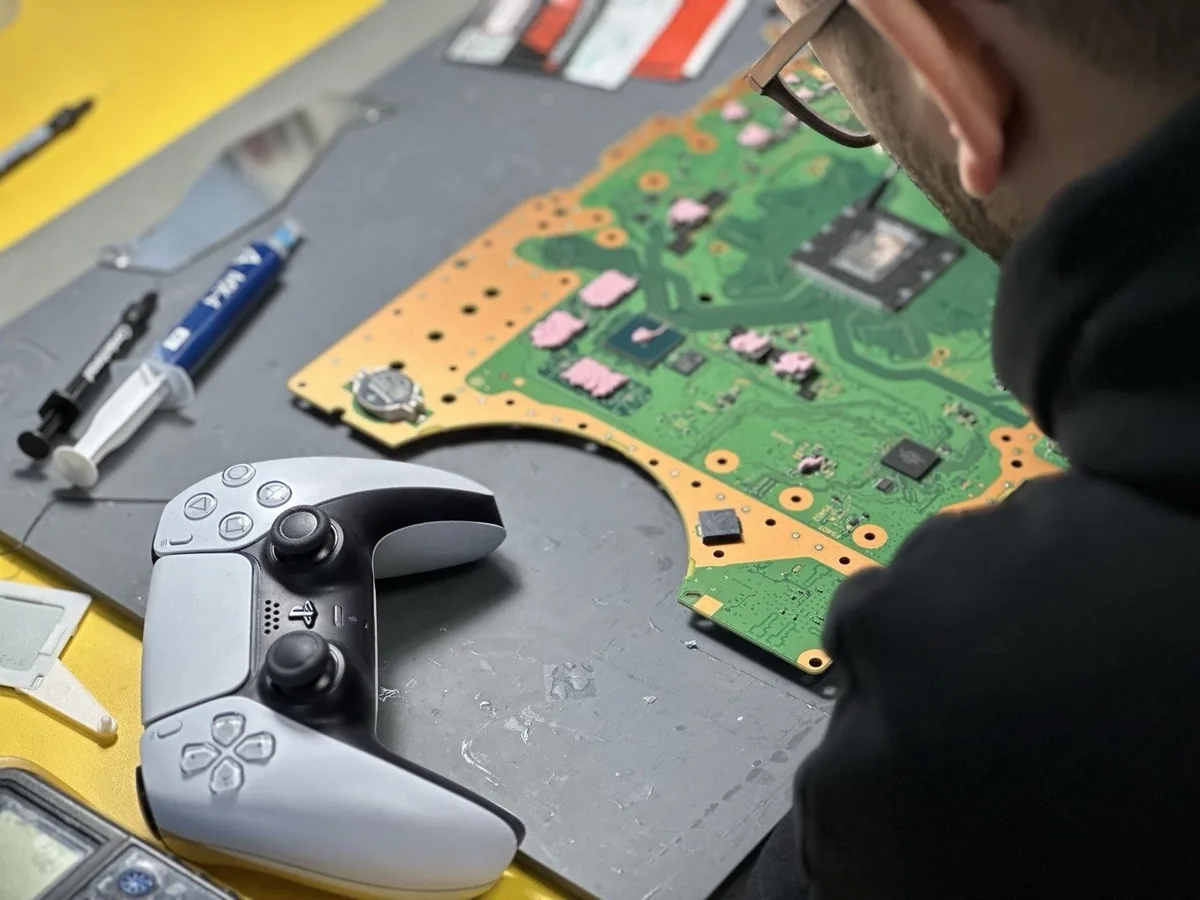 PlayStation шумит и греется: когда нужна чистка