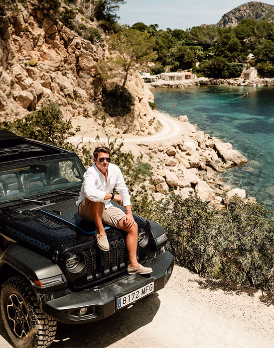 Wim Segers sitting on a Jeep, illustrating his personal burnout recovery journey that inspired the creation of 99journeys