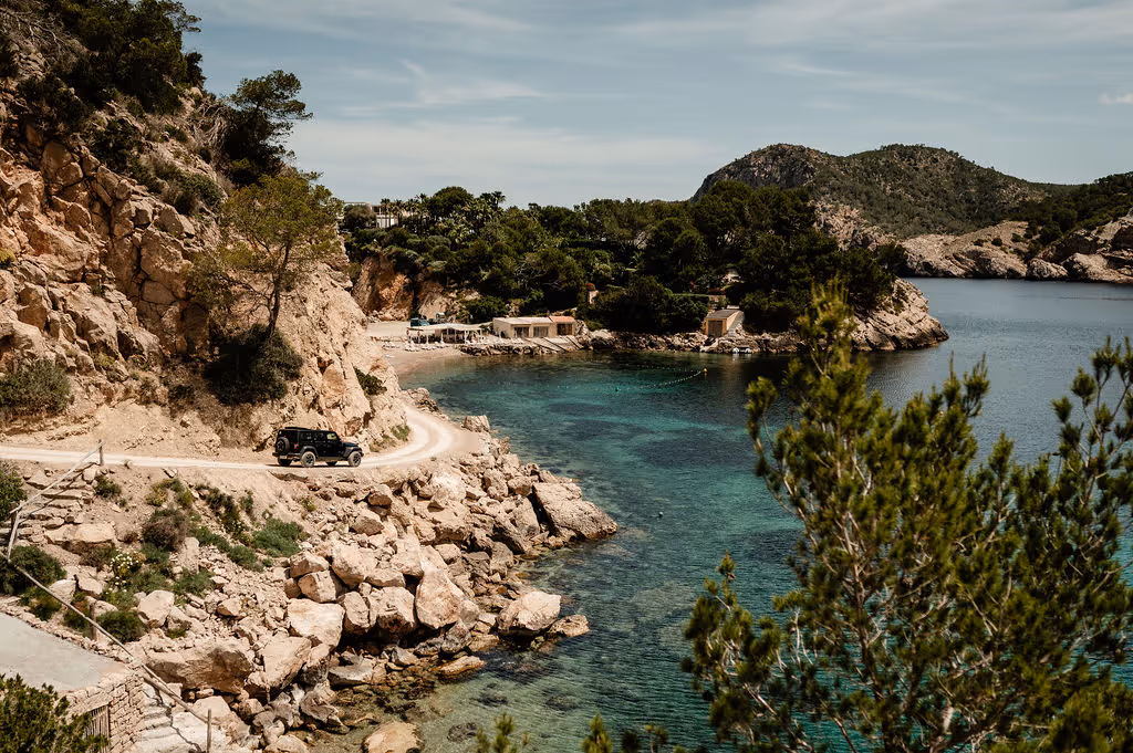 99journeys brand visual showing a black Jeep on a mountain road in Ibiza, symbolizing entrepreneurship, peak performance, and the high-performers journey