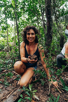 A WNF por ser uma empresa de valores ESG, apoia o cultivo e extração desse óleo essencial na região Amazônica de forma consciente. Ela é parceira e está associada a comunidades que exploram a Copaíba, de forma responsável, como matéria-prima diferenciada para as indústrias farmacêuticas e cosméticas, para fracionamento e produção de cosméticos veganos e naturais.