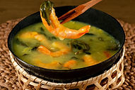 Provamos o tacacá, comida típica com tucupi e jambu, pacová, tucumã e várias farinhas e pimentas típicas variadas, amamos a murupi.