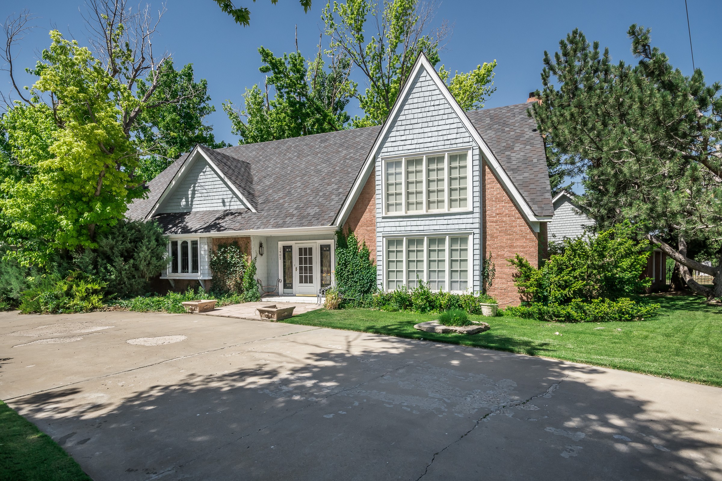 Comfort with Class! Motivated Seller