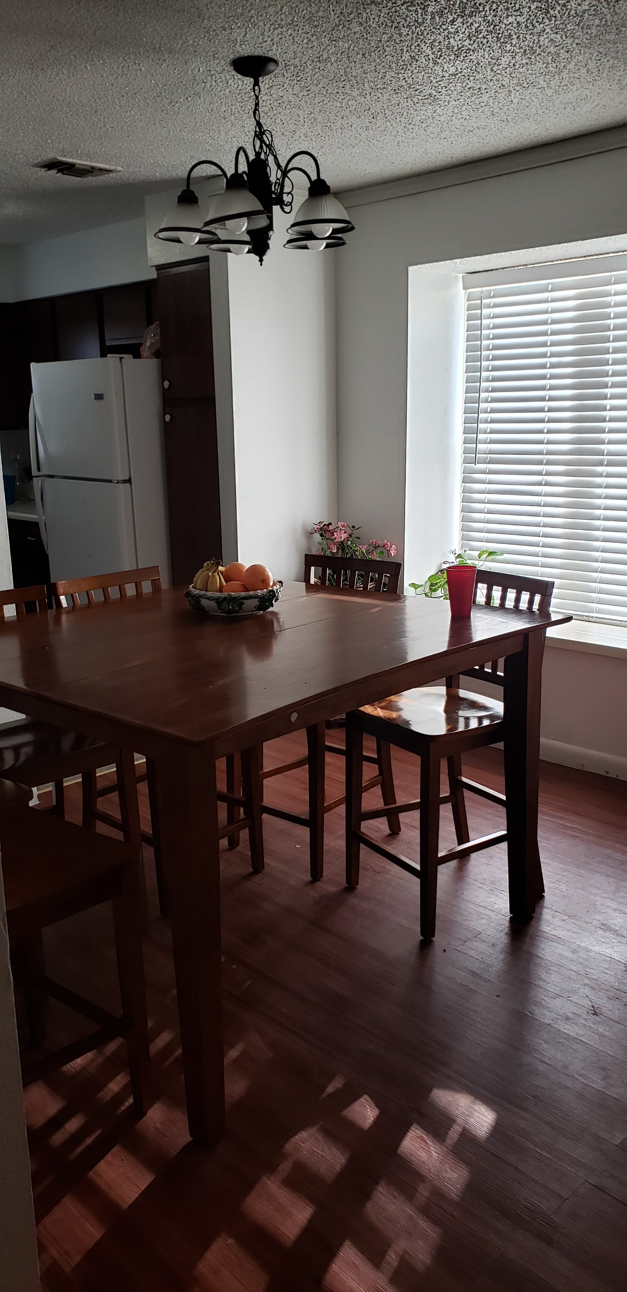 602 Coffee dining room