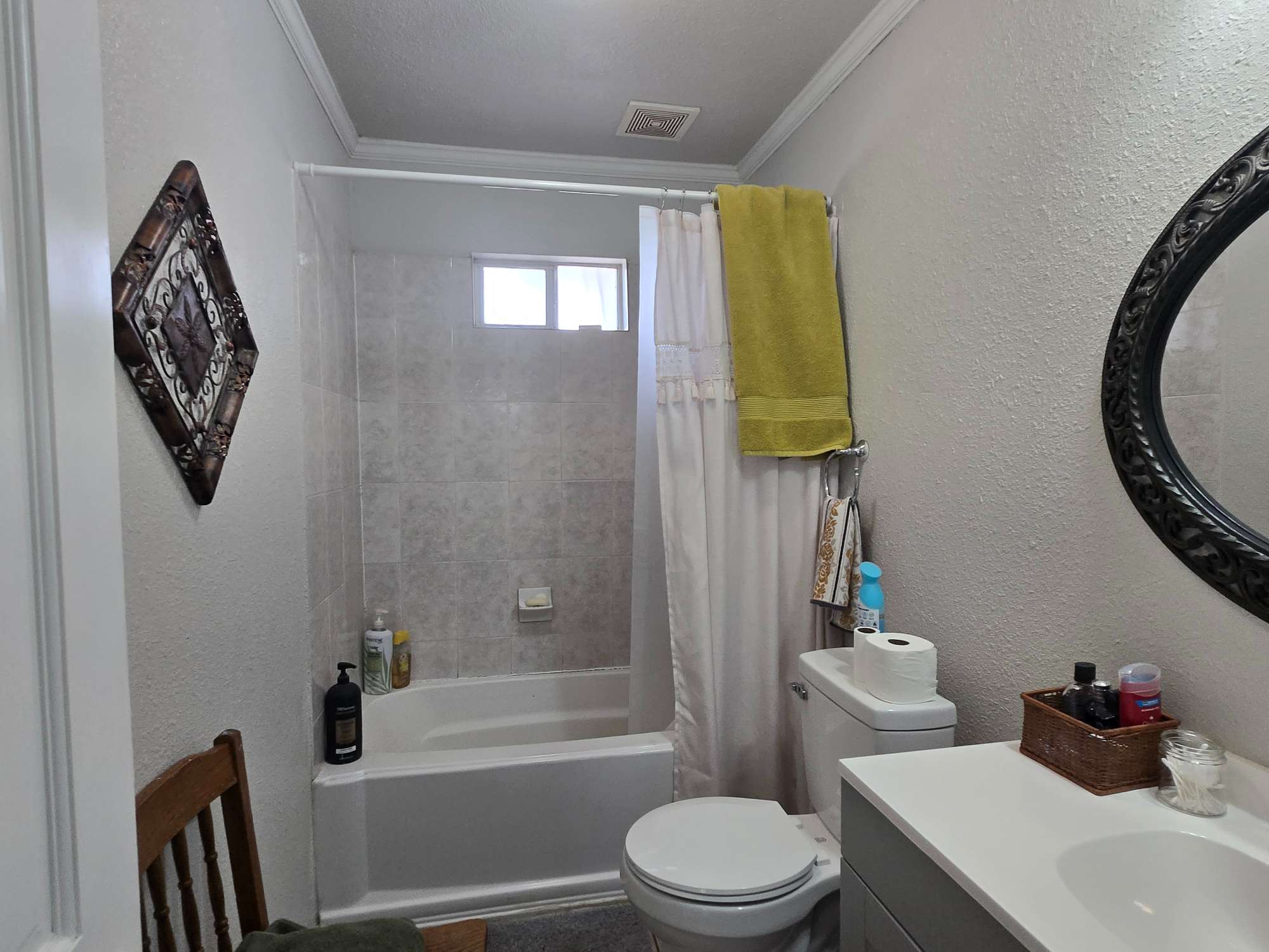 Cozy Home on a Large Lot Bathroom