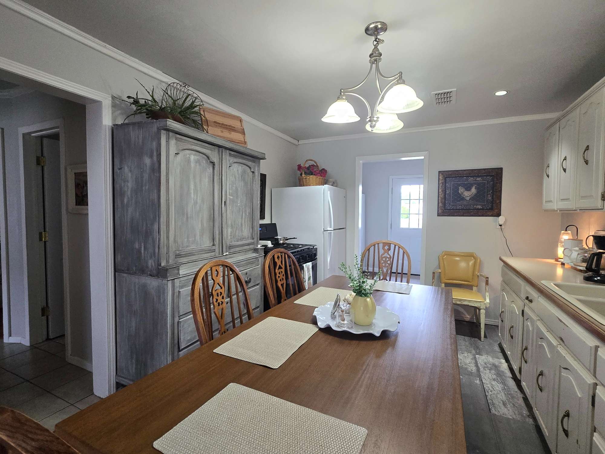 Cozy Home on a Large Lot Kitchen 1