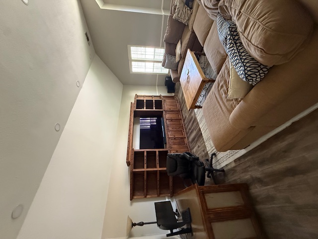 Close to Perfect Den 1
