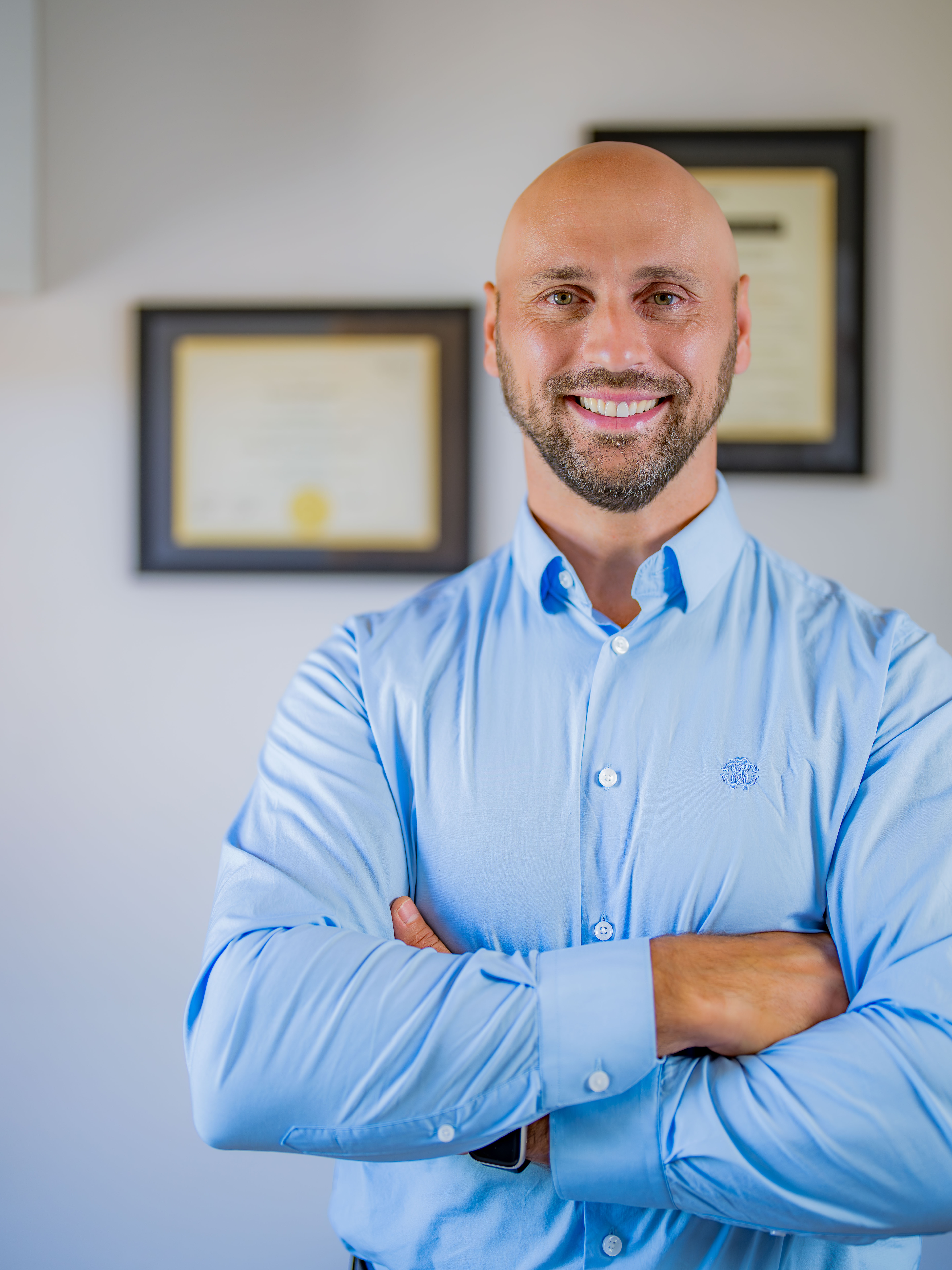 Anton Sheremet, ostéopathe spécialisé en scoliose adulte à Montréal