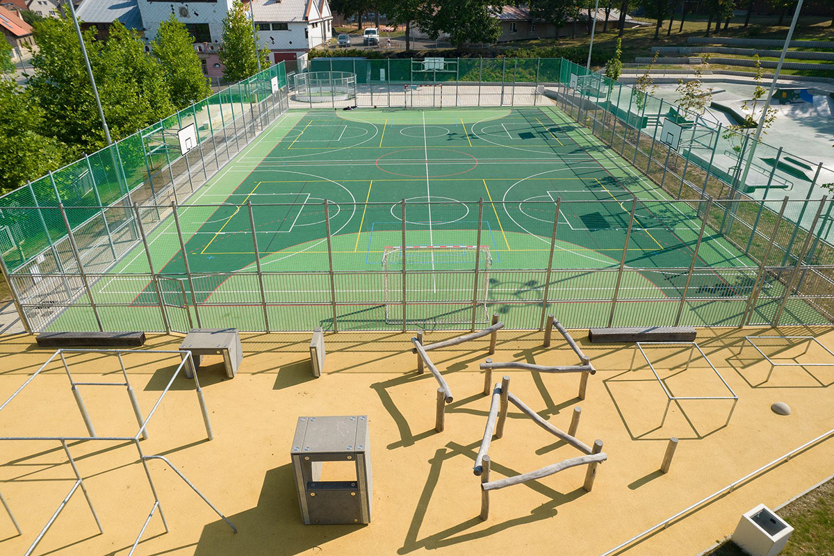 Basketball, Handball, Volleyball, Schulhöfe und mehr: Das Multitasking-Produkt für eine Vielzahl von Sport- und Freizeitanwendungen!