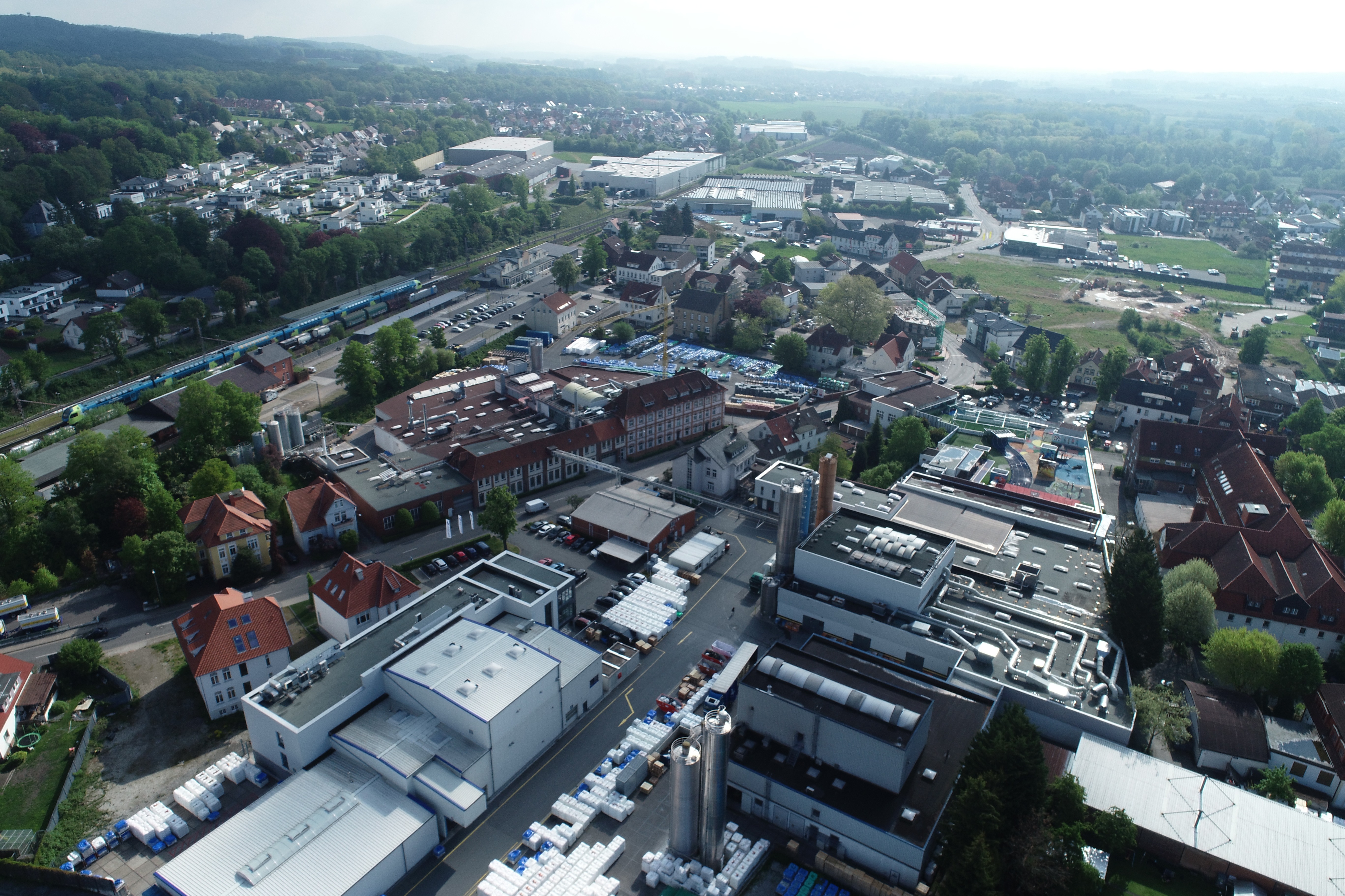 90 Jahre Erfahrung und Compoundierungs-Know-How mit dem Schwerpunkt Produktion und Produktentwicklung in Melle.