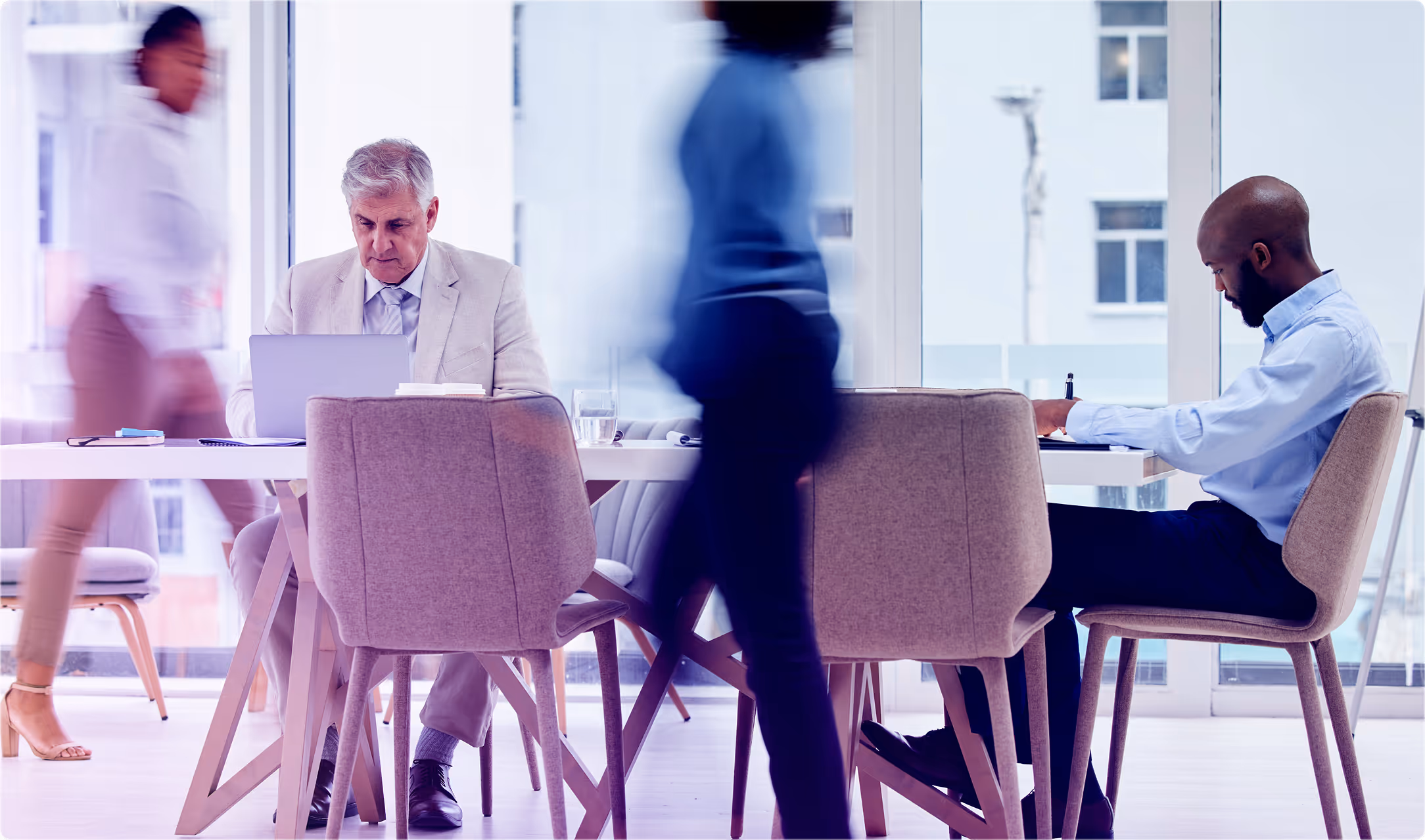 Image depicting a management team discussing strategies in a modern office - Sparagus.