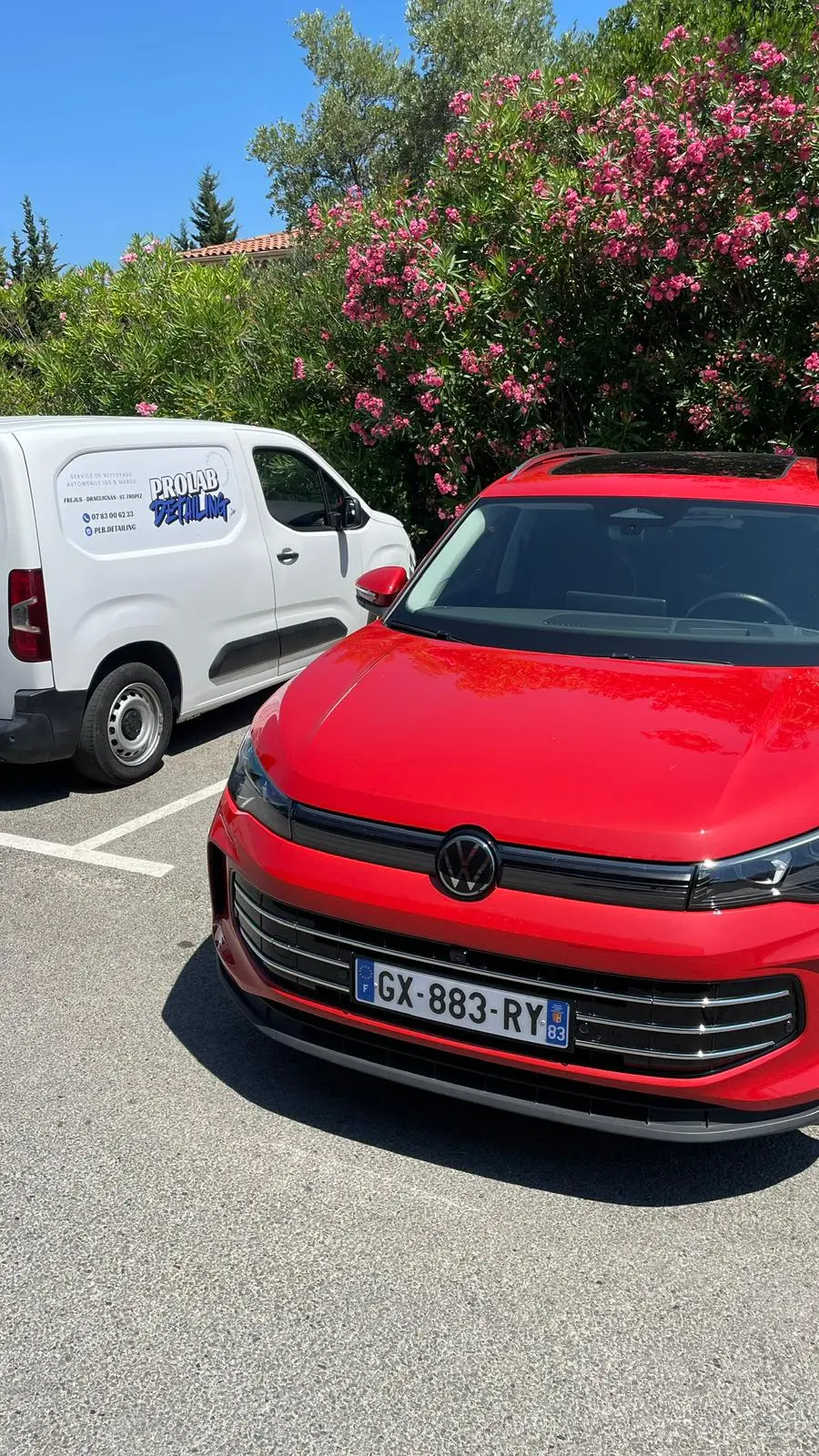 exterieur d'une voiture nettoyé par Pro lab detailing à saint Tropez