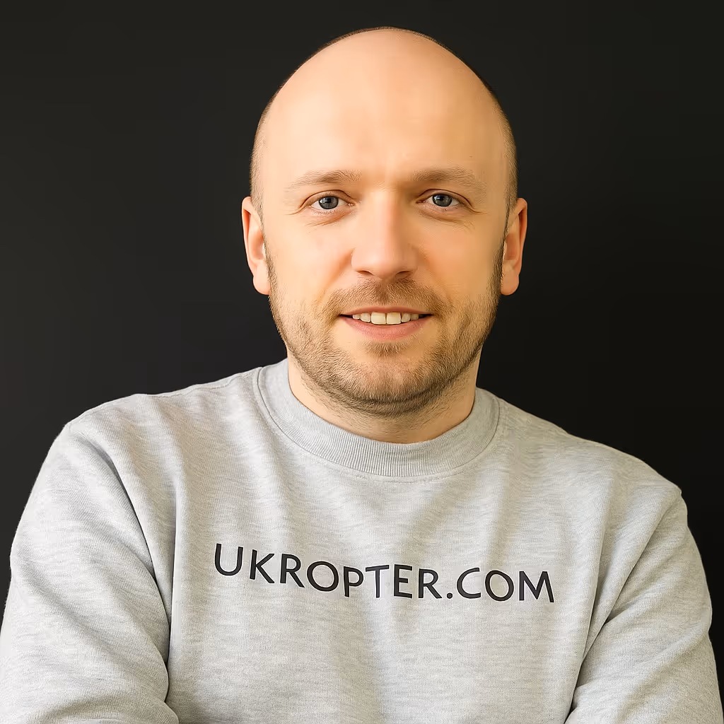 Portrait of a team member wearing a UKROPTER.COM sweatshirt, front view.
