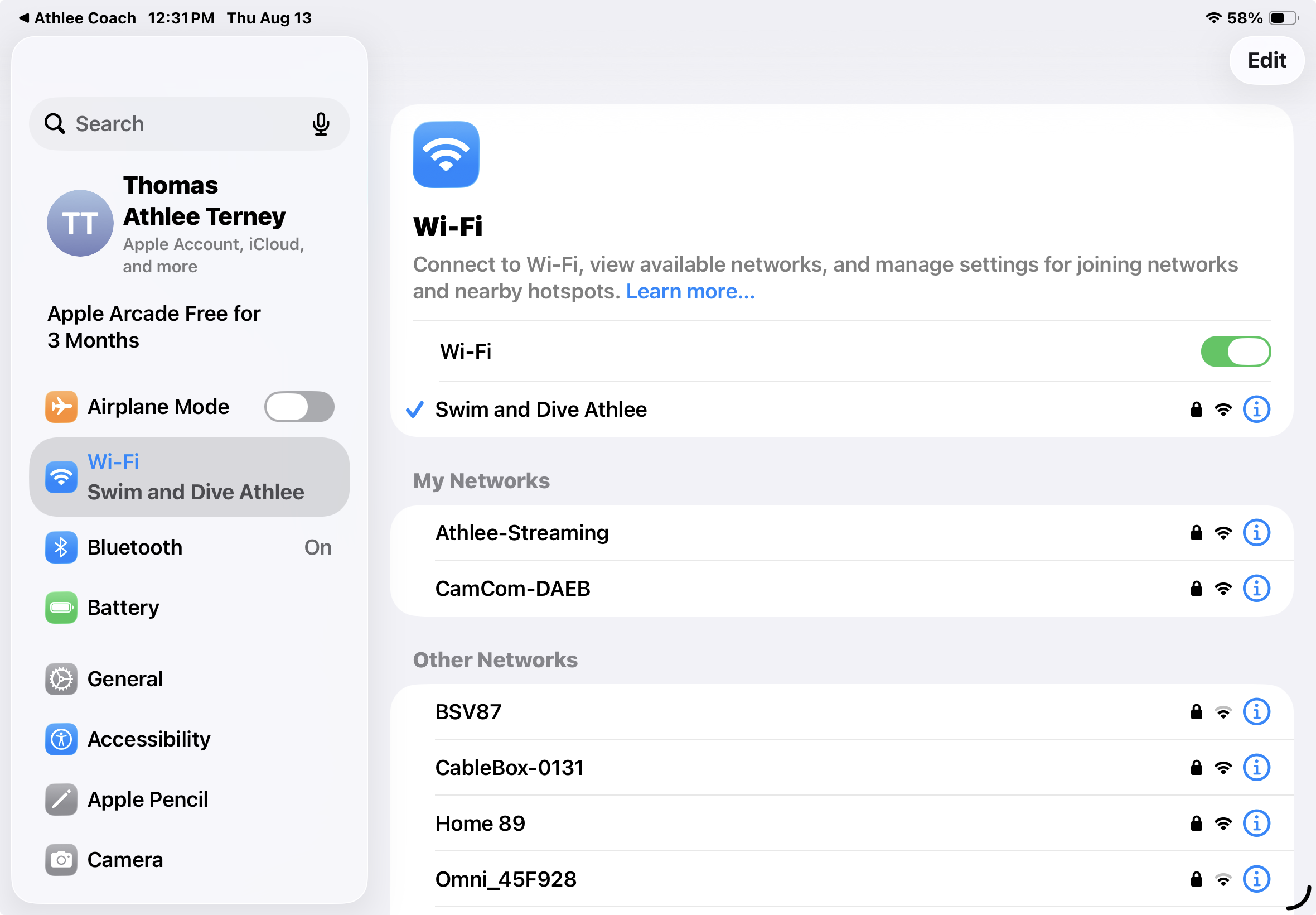 iPad Settings, Wi-Fi list showing an Athlee-Streaming network and a CamCom network broadcast by an Athlee camera
