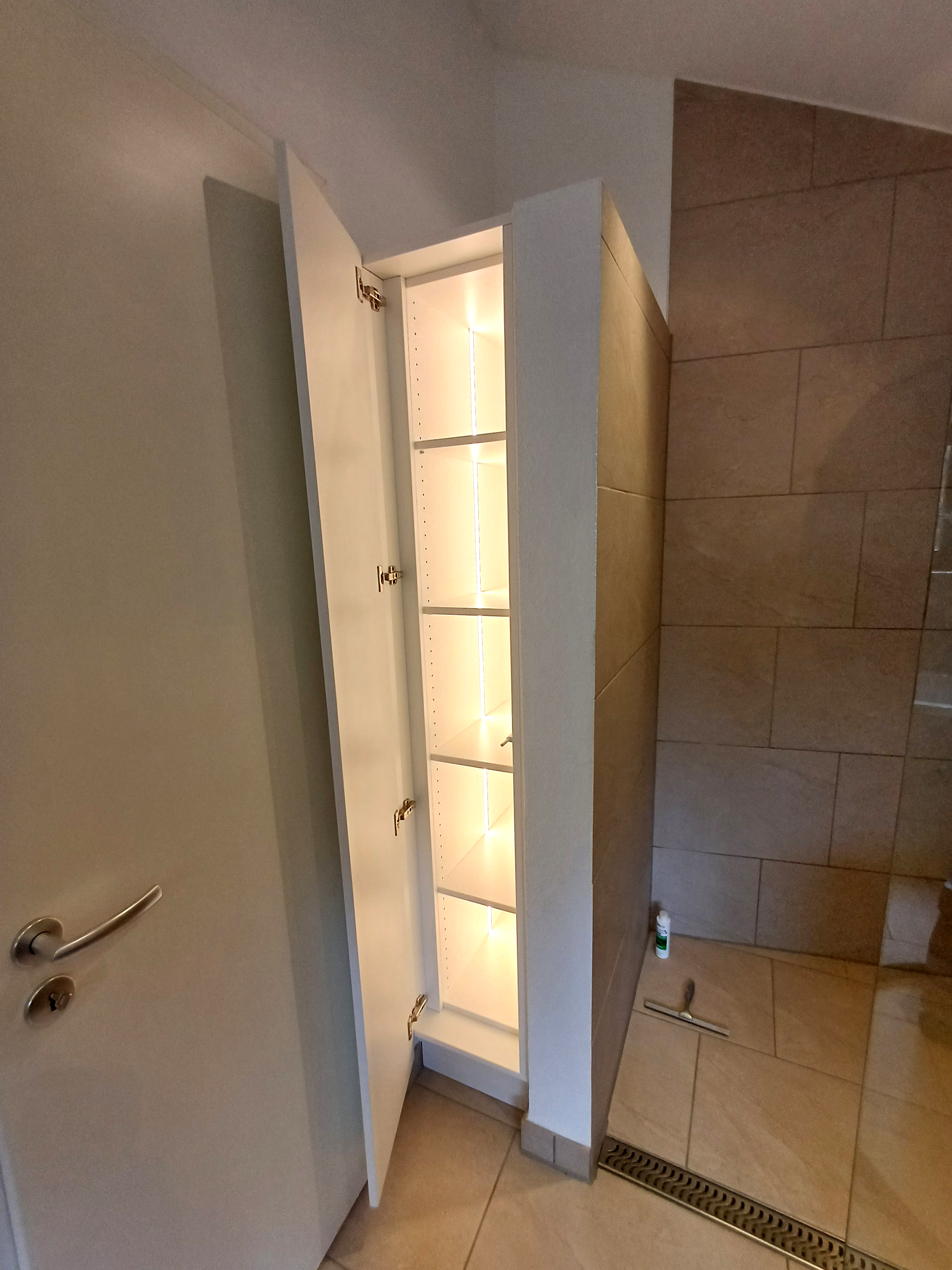 Nischenschrank Bad