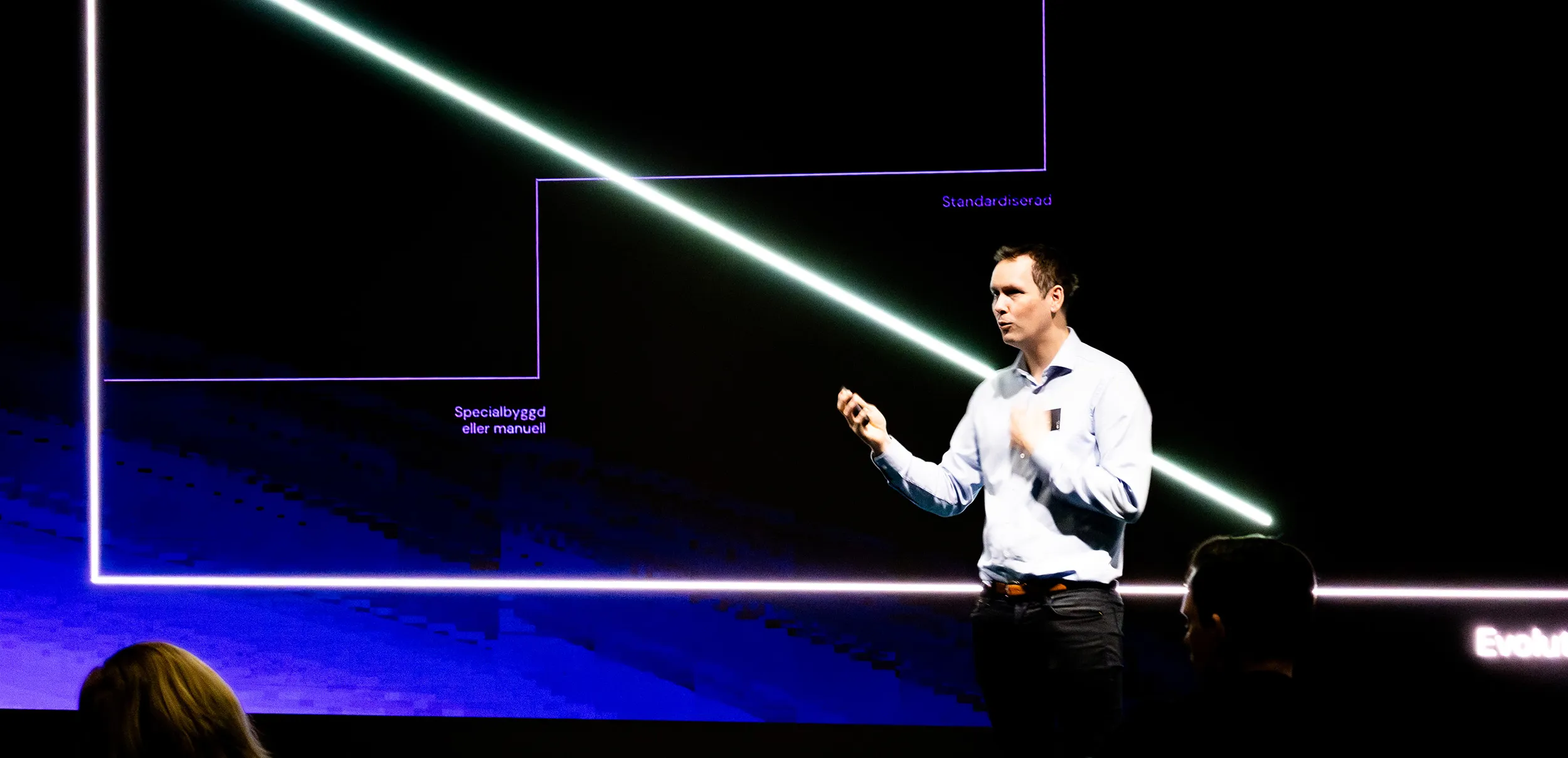 ”Det bästa med mitt jobb är att jag får vara kreativ och förverkliga idéer.”