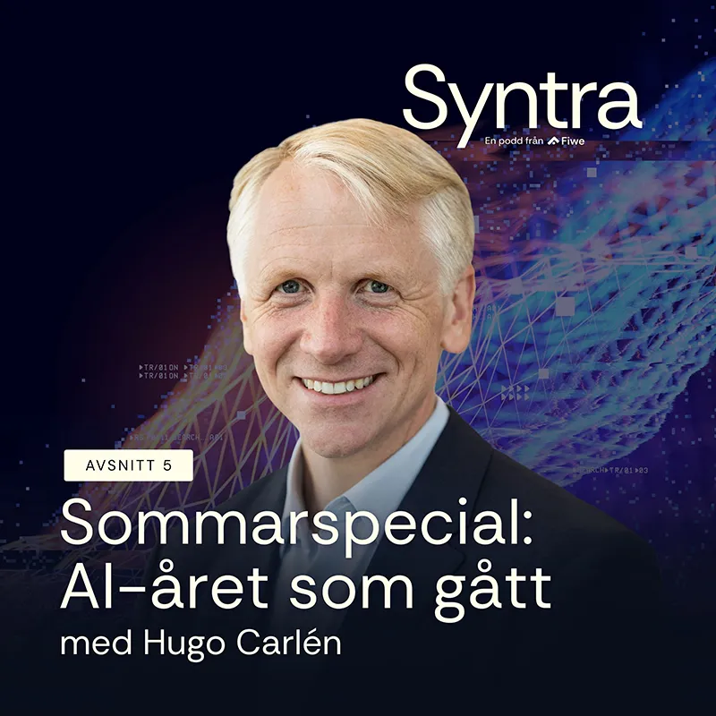 Avsnittsbild för Sommarspecial-avsnittet av podcasten Syntra, om AI-året som gått, med Hugo Carlén.