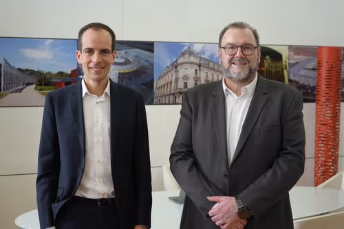 Emmanuel, CEO de DigitalKin, aux côtés du président de la CCI Lyon Métropole Saint-Étienne Roanne