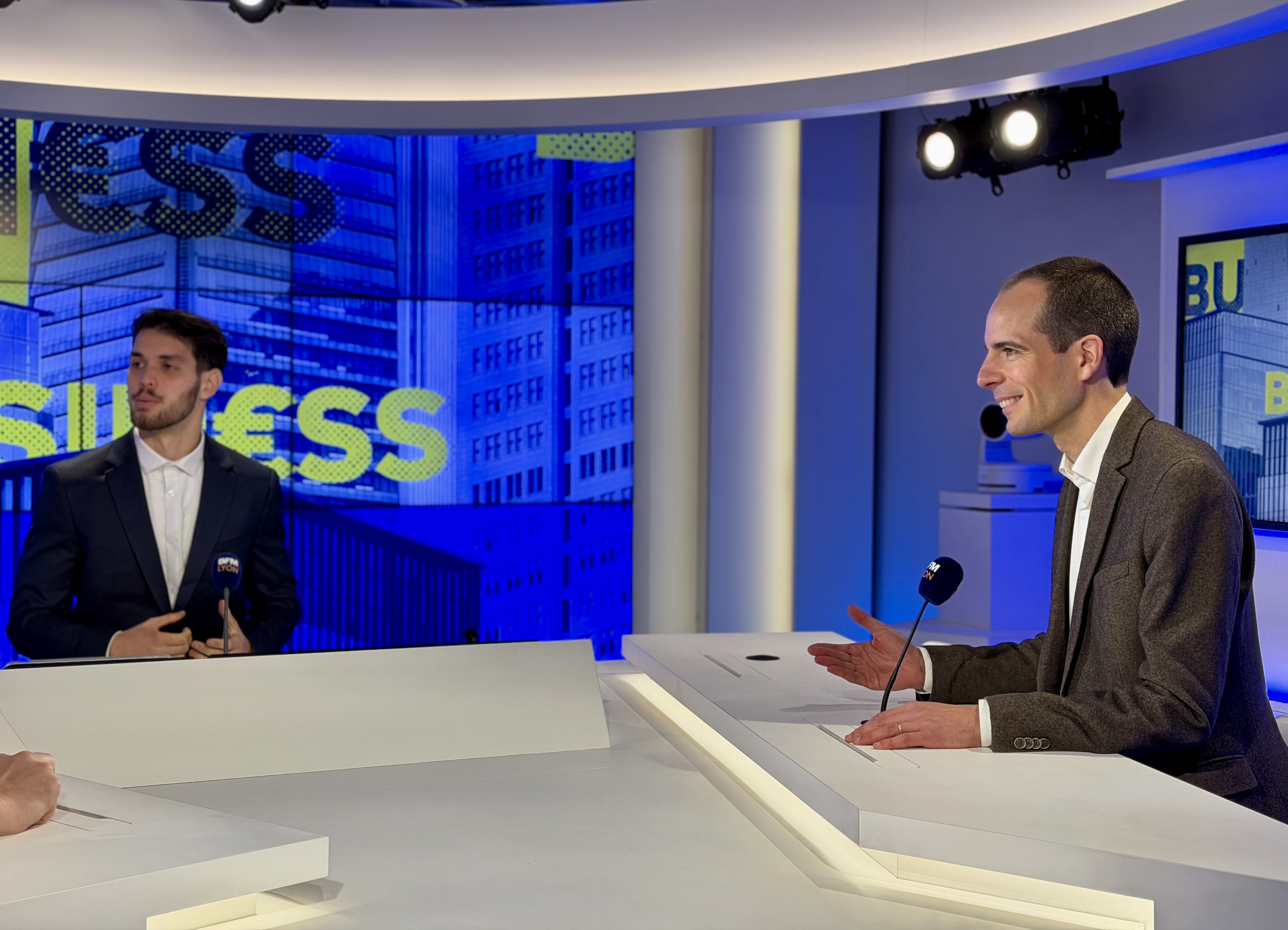 Photo d'Emmanuel Théry sur le plateau de BFM Lyon