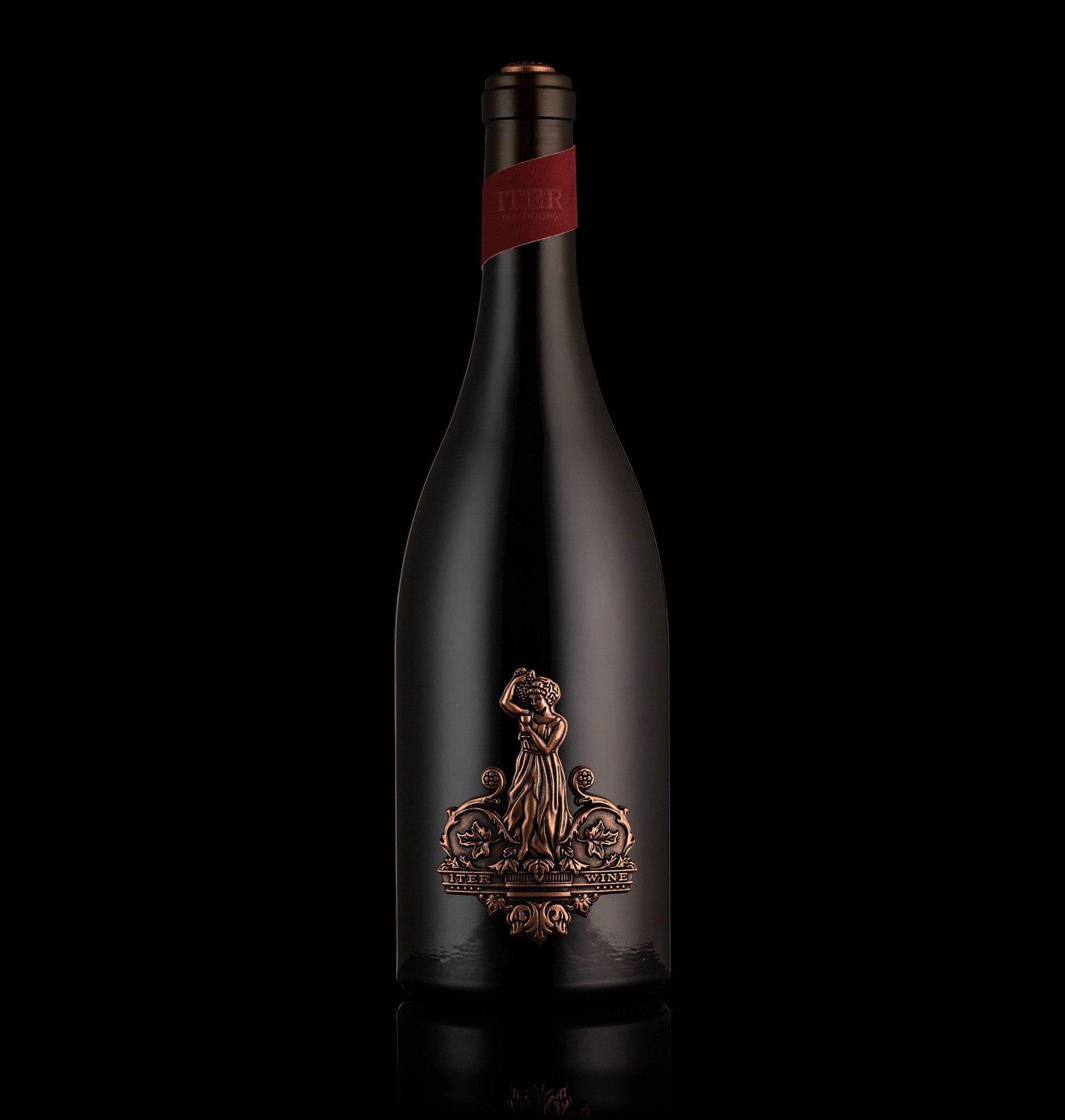 Full Iter wine bottle, front-facing