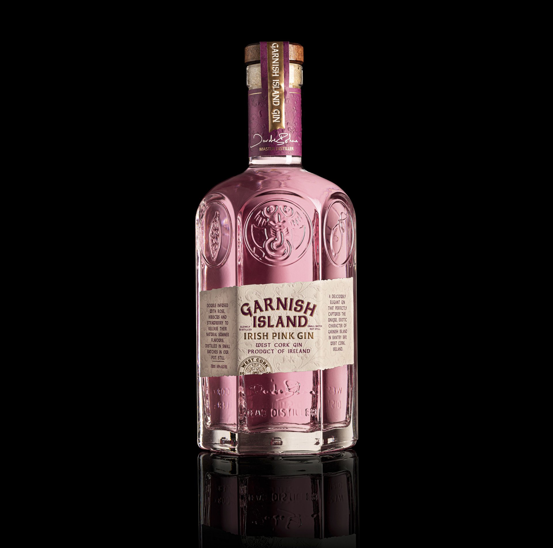 Full Garnish Island Gin Branding gin bottle, front-facing