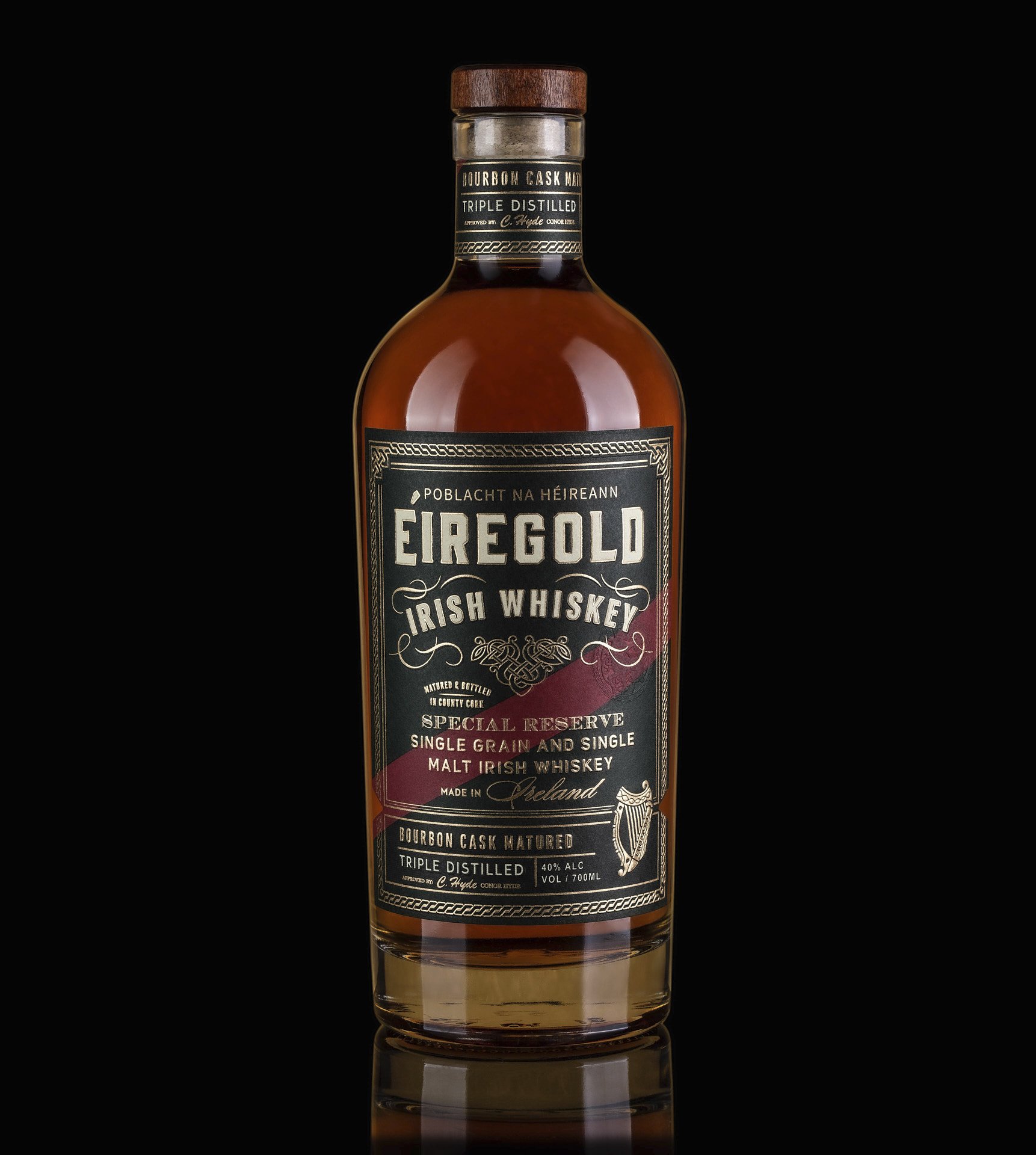 Full Eiregold Irish whiskey bottle, front-facing