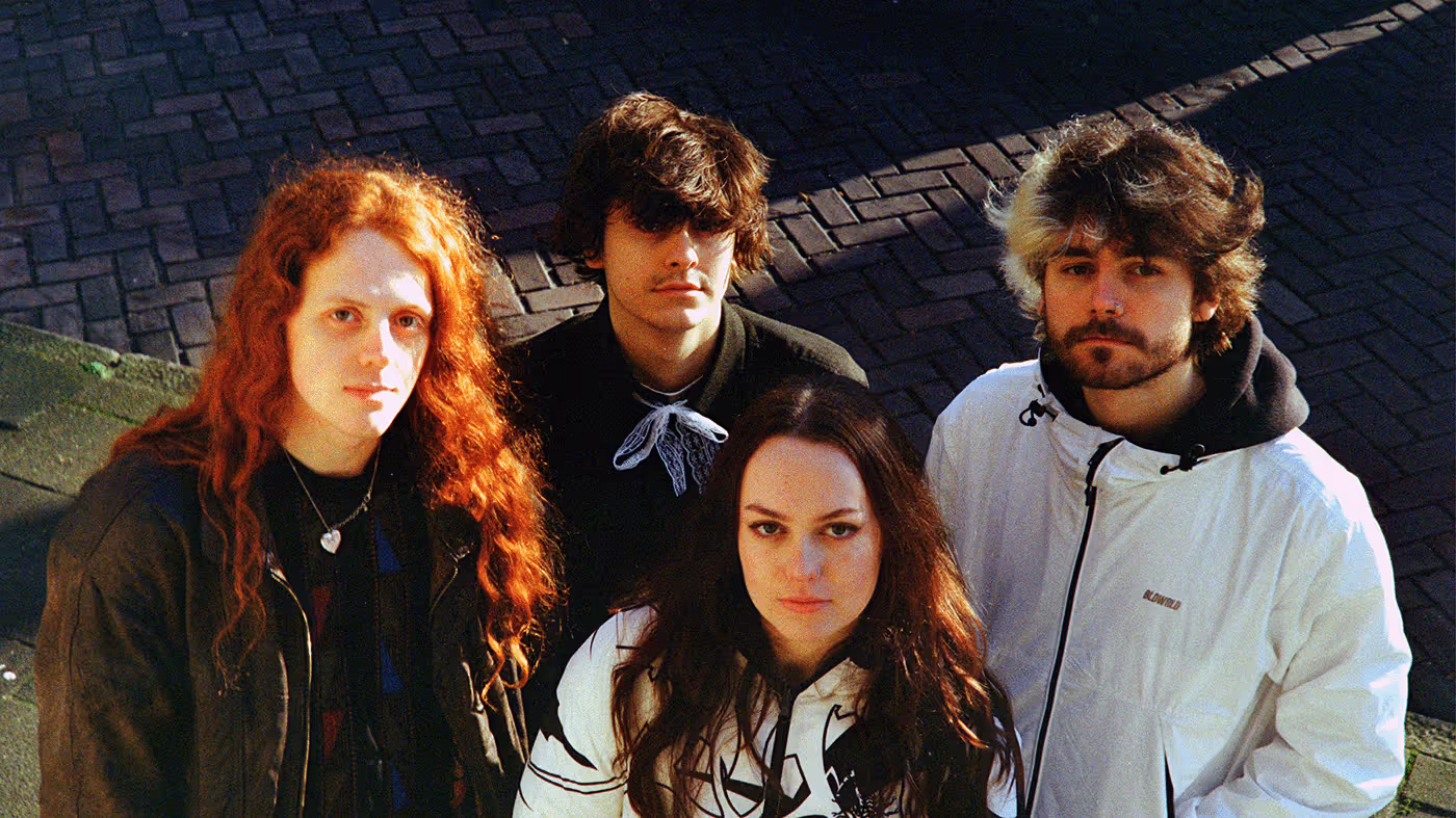 Friese Vinyl Club: MOMSNAME