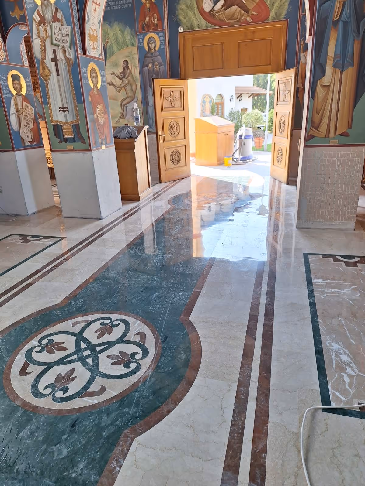 rezultat poliranja mermera u crkvi u beogradu