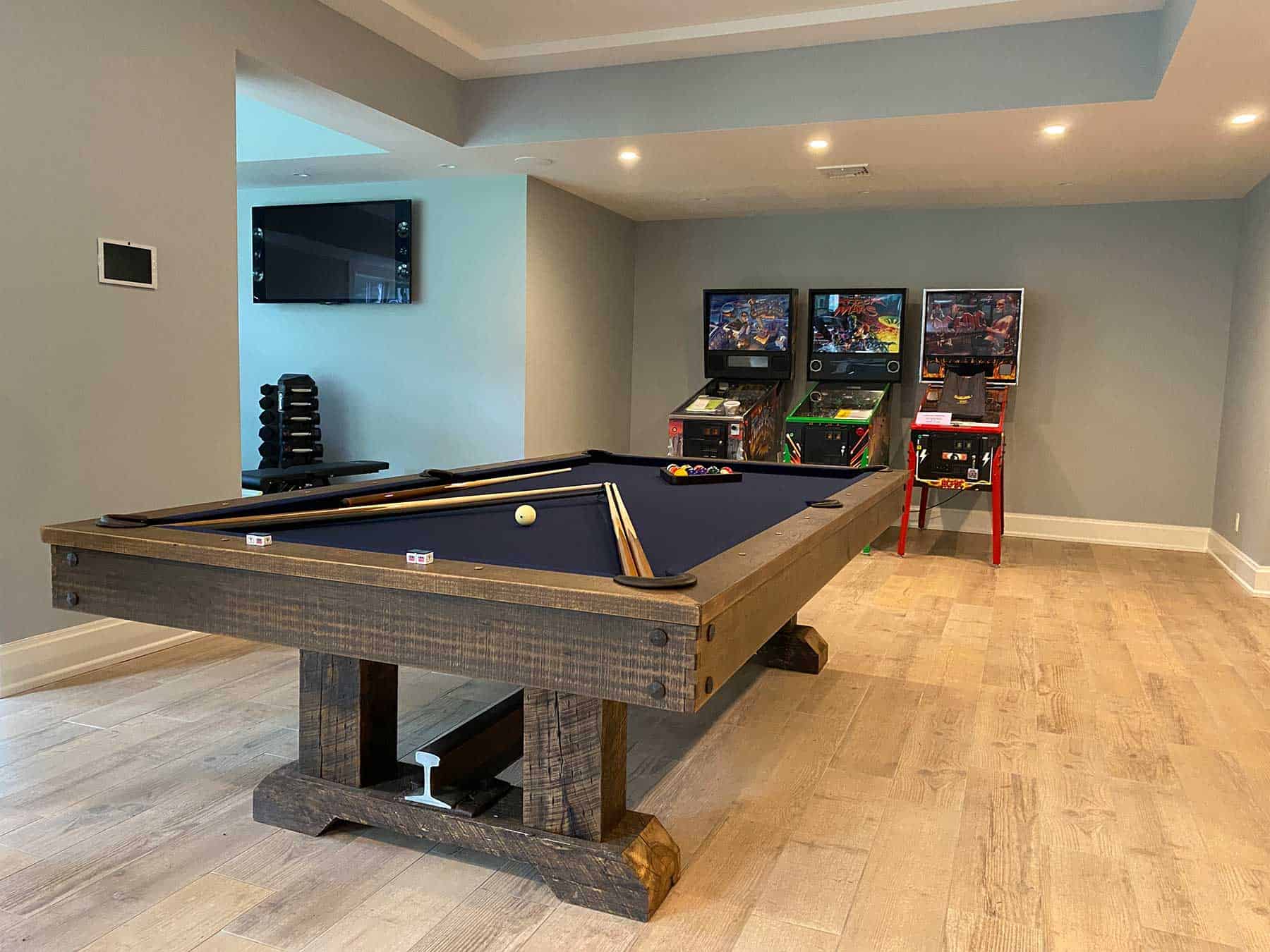 pool table and 3 arcade games in katona