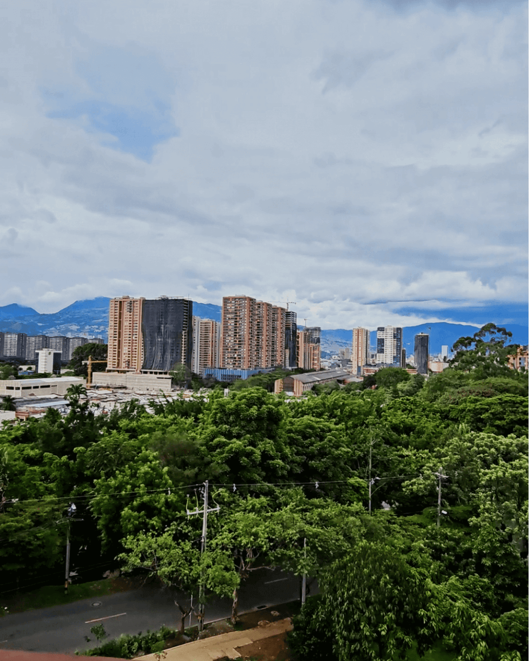 View of Medellín skyline with lush greenery and mountains, showcasing the natural beauty of Colombia as a medical tourism destination.