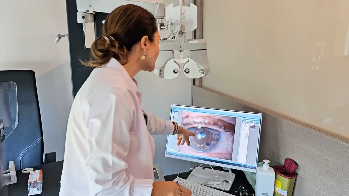 A doctor examining a patient’s eye scan on a computer screen at Memorial Hospital’s ophthalmology clinic in Istanbul.