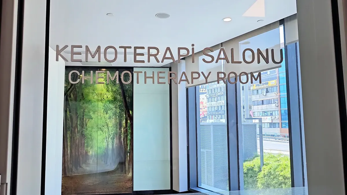 Chemotherapy room at Memorial Hospital Istanbul, designed for cancer treatment patients in a modern and comfortable healthcare setting.  
