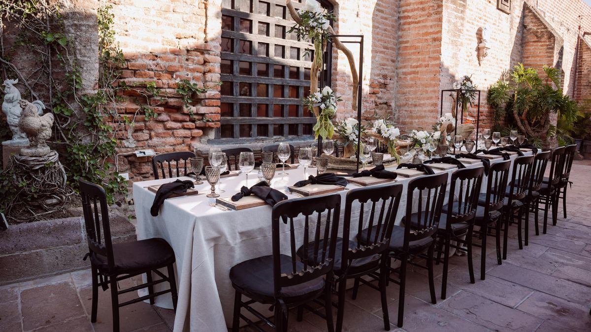 Elegant outdoor wedding reception table setup in Marietta, Georgia