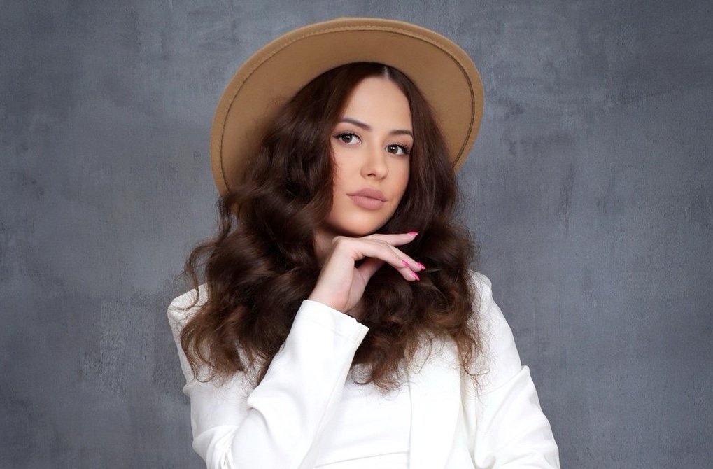[team] image of designer in studio (for a jewelry store)