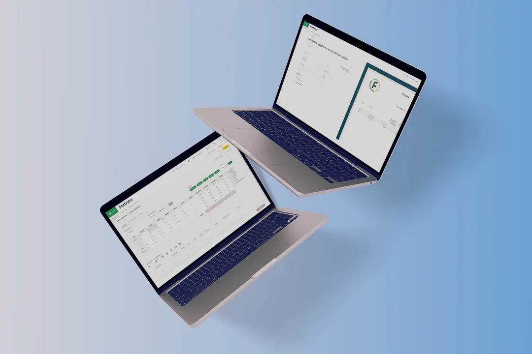 Laptop s dvostrukim ekranom i prezentacijom