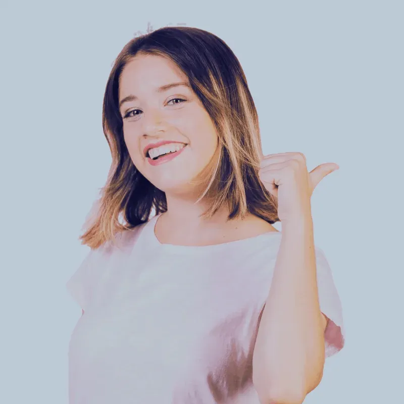 Mlada žena pokazuje pozitivnu gestu prstom