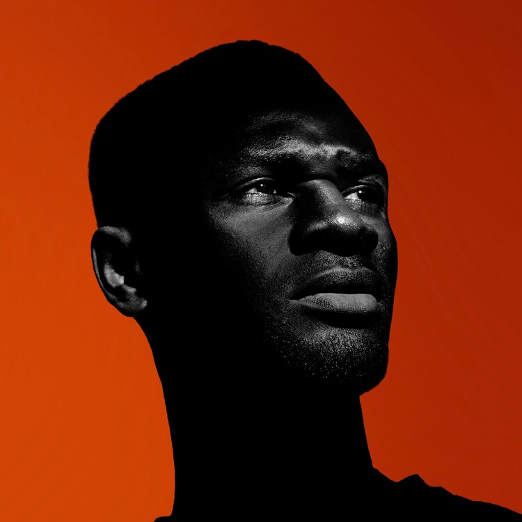 man-wearing-black-shirt