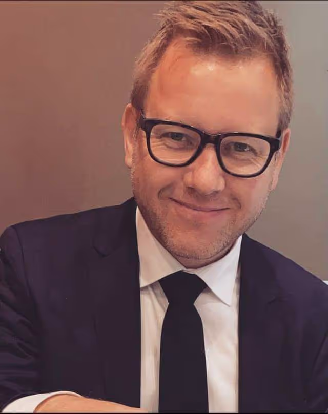 Et billede af Almas hudlæge Kristian Bakke Arvesen.