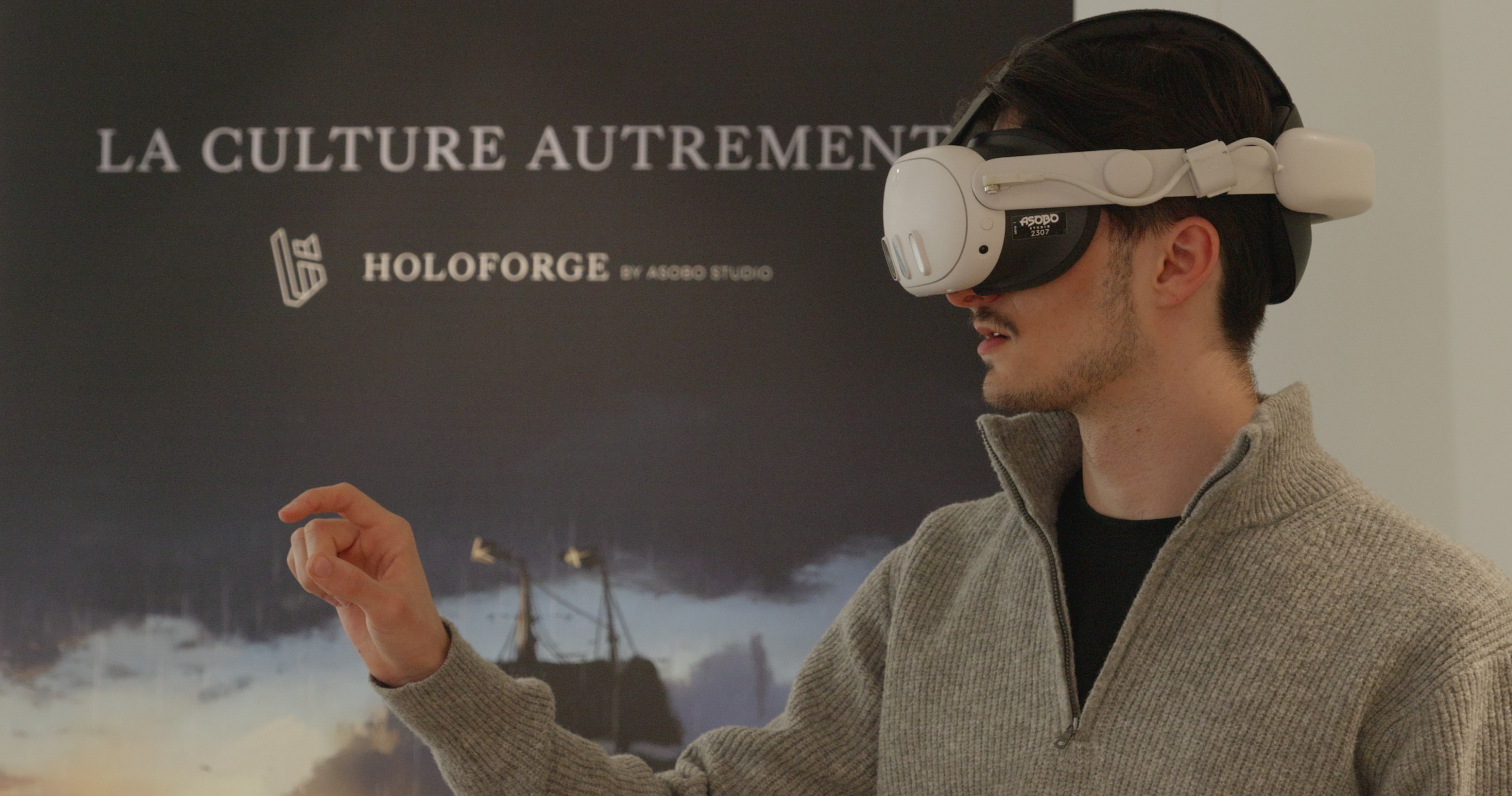 Man using a virtual reality headset during an immersive HoloForge demonstration for culture and heritage